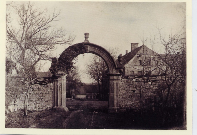 Datei:Südliches Tor zum Klostergelände.jpg