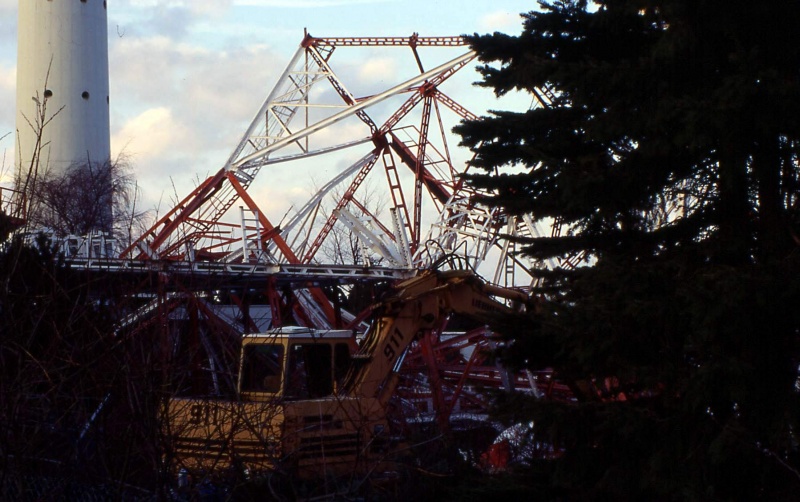 Datei:Abriss alter Fernsehturm Willebadessen 032.JPG