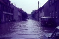 Hochwasser 1965 Lange Straße Bulli.JPG