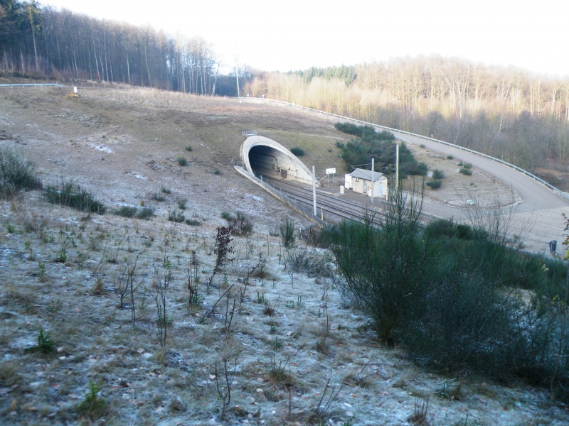 Datei:Eisenbahn Südportal 2008 a.JPG