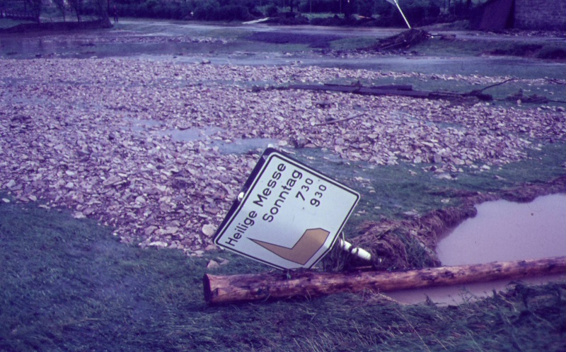 Datei:Hinweisschild heilige Messe.JPG