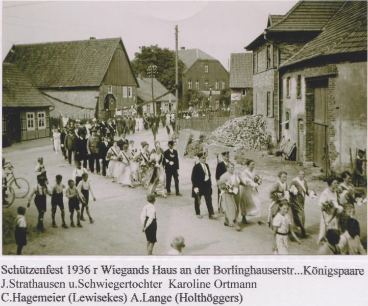 Datei:Drei Häuser bei Hotel Risse.jpg