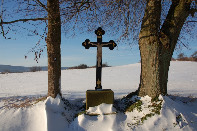 Datei:Willebadessen-Winter-Wegekreuz.JPG