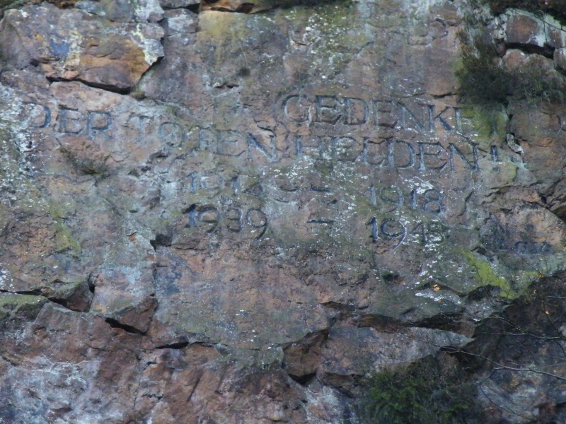 Datei:Ehrenmal-Eggekreuz am Hirschsprung Willebadessen 2008 b.JPG