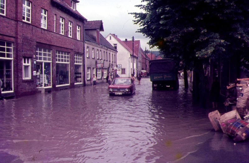 Datei:Hochwasser 1965 Langestraße BMW2.JPG