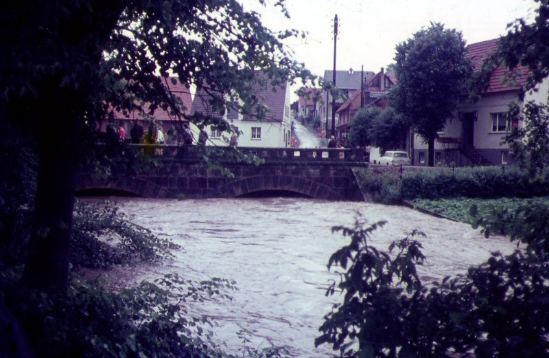 Datei:Hochwasser 1965 Nethebrücke.JPG